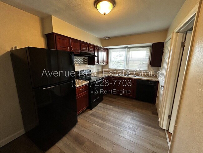 Building Photo - 242 Emerling Dr