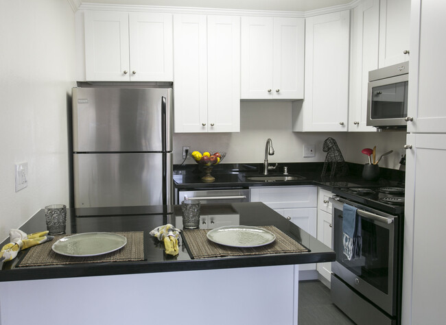 Kitchen - 730 Mariners Island Blvd