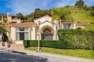 Building Photo - 3331 Oakmont View Dr