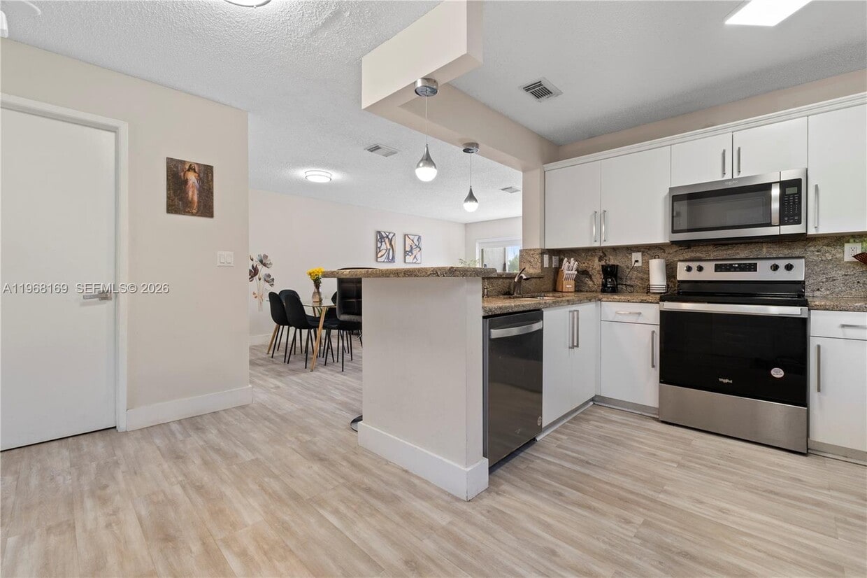 Foto del edificio - 4736 NW 114th Ave