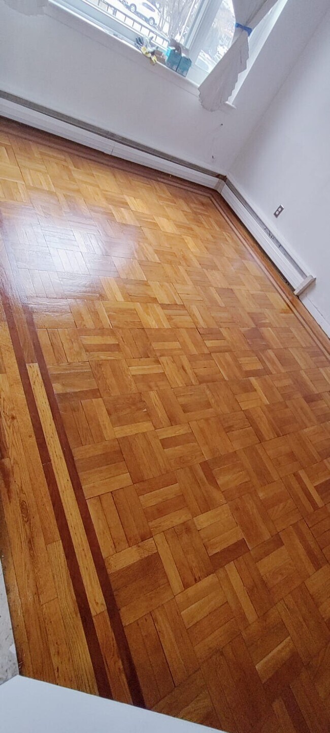 Hardwood Floor - 2919 Harding Ave