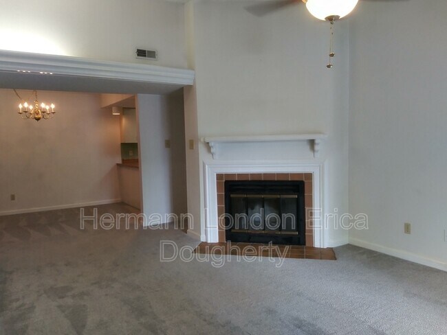 Building Photo - 9147 Robin Ct