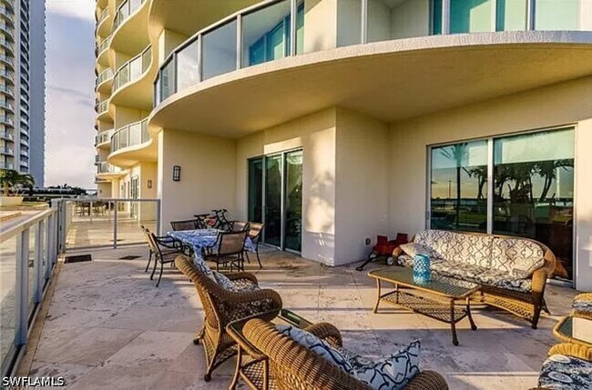 Building Photo - 3000 Oasis Grand Blvd