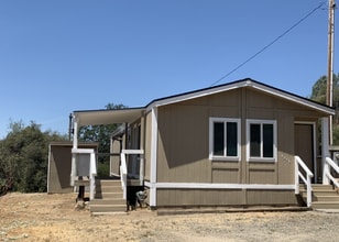 Building Photo - 4250 Woodview Ln
