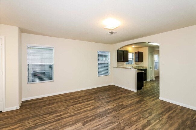 Foto del edificio - 5331 Long Arbor Ln