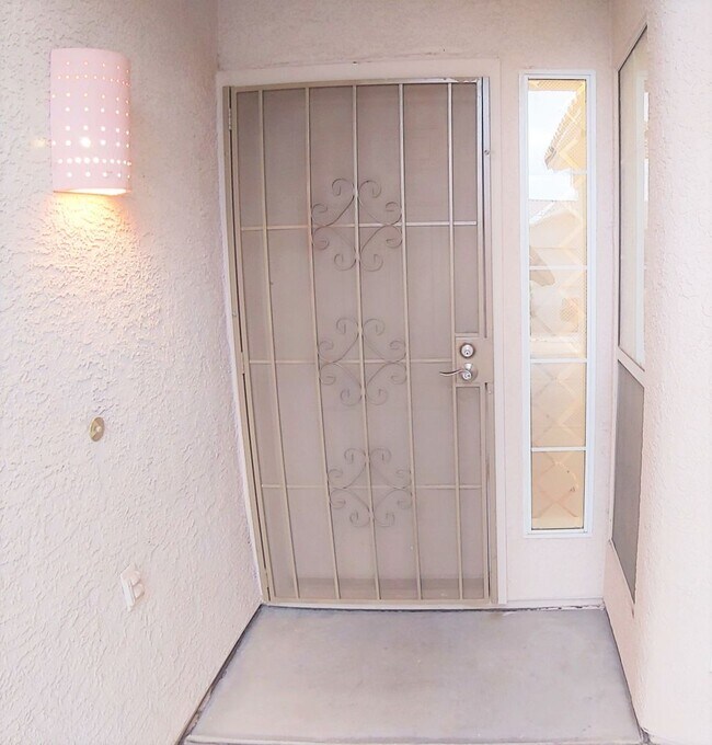 Foto del edificio - Beautiful 4 Bed/2 Bath in Rita Ranch - Com...