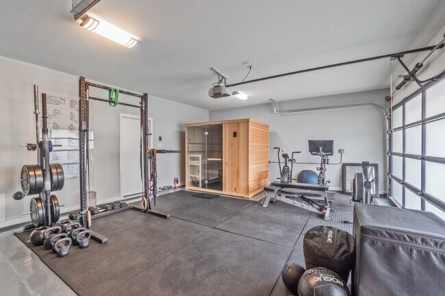 Foto del edificio - Stylish 2BR/2.5BA Townhome in Prime East Dallas – Attached Garage, Unbeatable Location