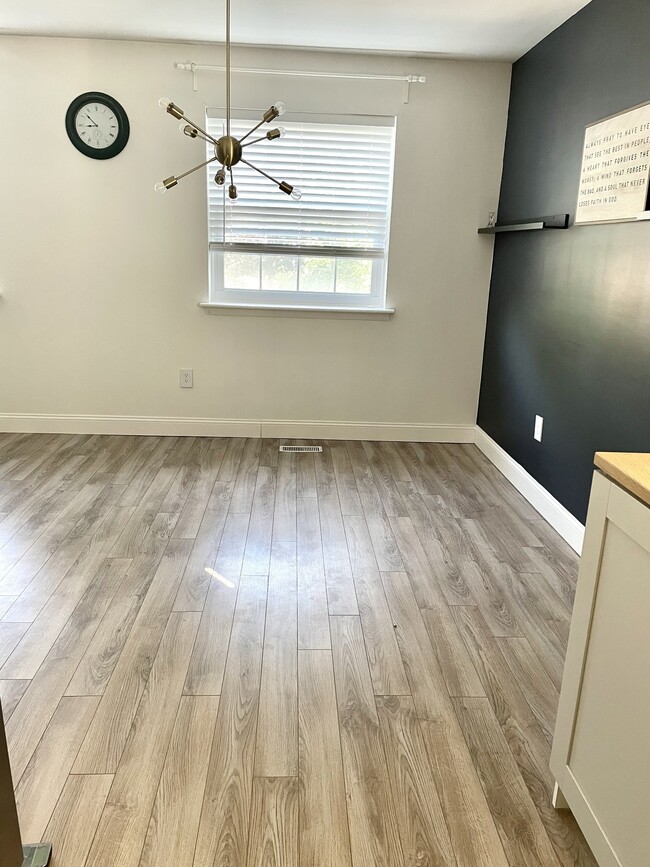 Dining area - 7903 Fairfield St