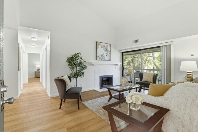 Foto del edificio - 3685 Nutwood Terrace
