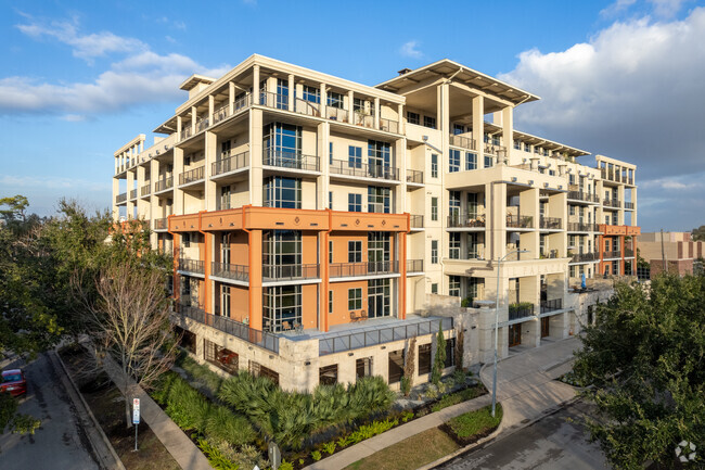 1401 Calumet St - IL Palazzo