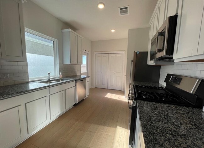Building Photo - 340 Kenai Dr