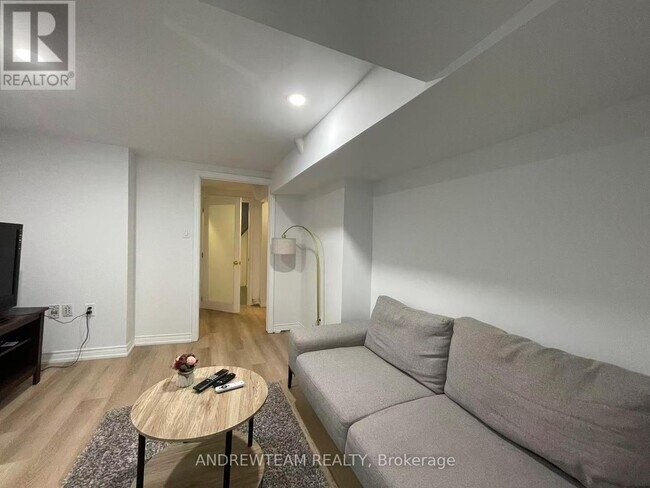 Photo du bâtiment - 382 Lynett Crescent