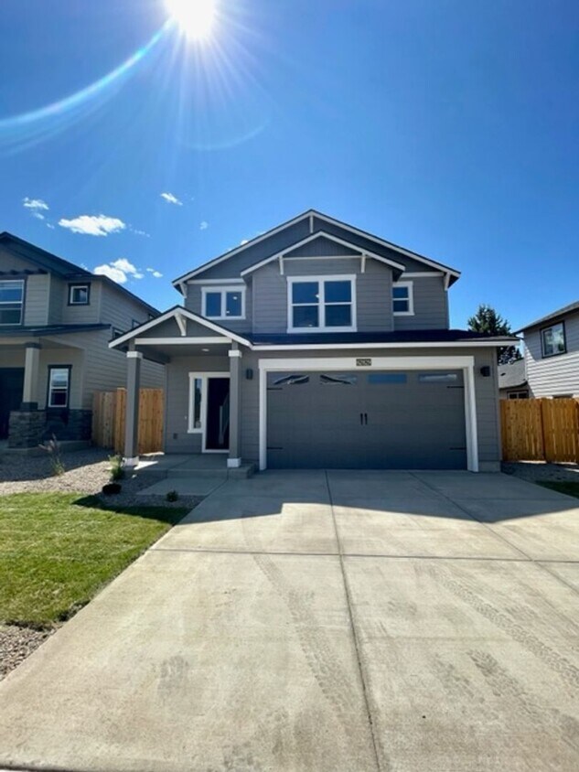 Foto principal - Stunning newer home in NE Bend neighborhood!