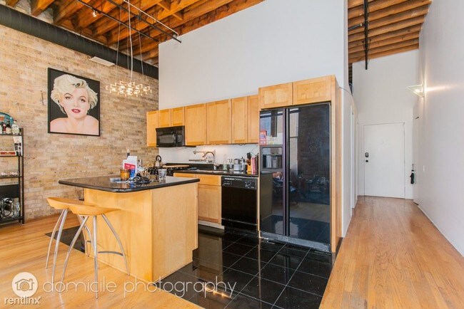 Building Photo - 1 br, 1 bath  - 525 N Halsted St Unit 309