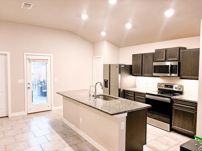 Building Photo - 9208 Ratliff Rdg