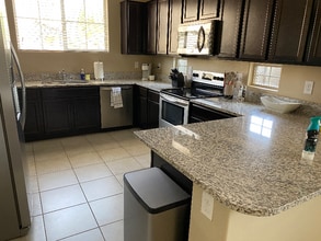 Building Photo - 7742 W Palm Ln