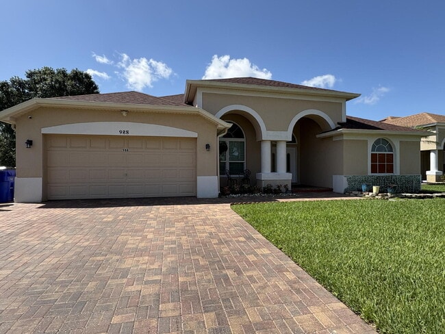 Building Photo - Spacious 4-Bedroom Oasis with 3 Full Baths in the Beautiful Community of Indian Lakes in St. Clou...