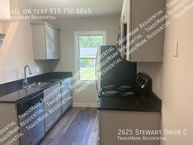 Building Photo - 2625 Stewart Dr