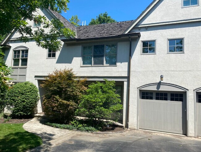Foto del edificio - 2340 Woodpath Ln