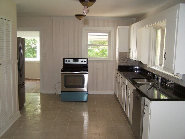 Foto del edificio - 2BR/1BA home with bonus room