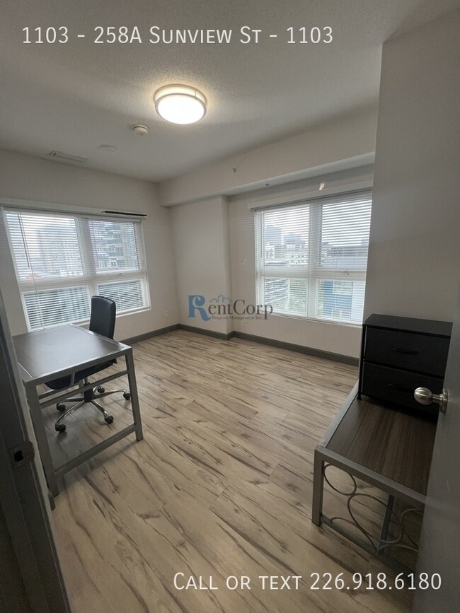 Building Photo - 258A-258A Sunview St