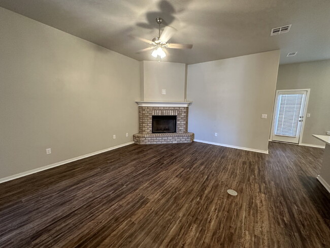 Foto del edificio - 3 Bed 2 Bath in Upland Crossing!