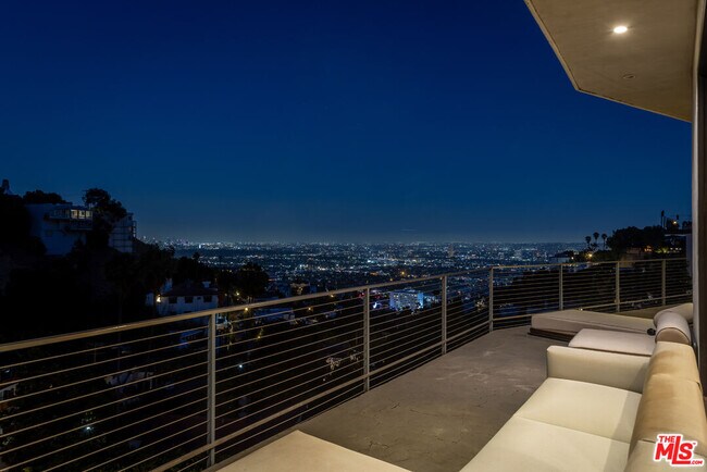 Foto del edificio - 8634 Franklin Ave