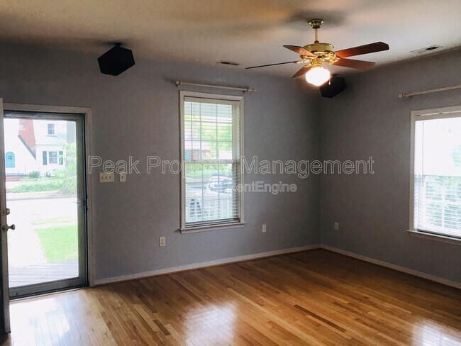 Foto del edificio - 1903 Elmsmere Ave