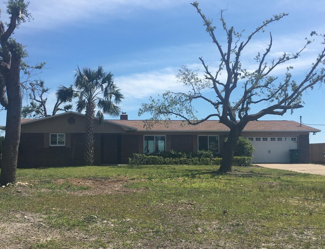 Primary Photo - 5816 Bay Front Dr