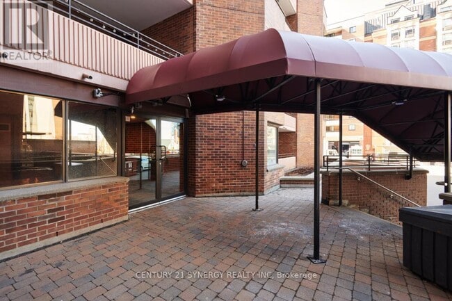 Building Photo - 151-151 Bay St