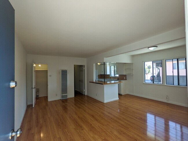 Building Photo - 131 8th St