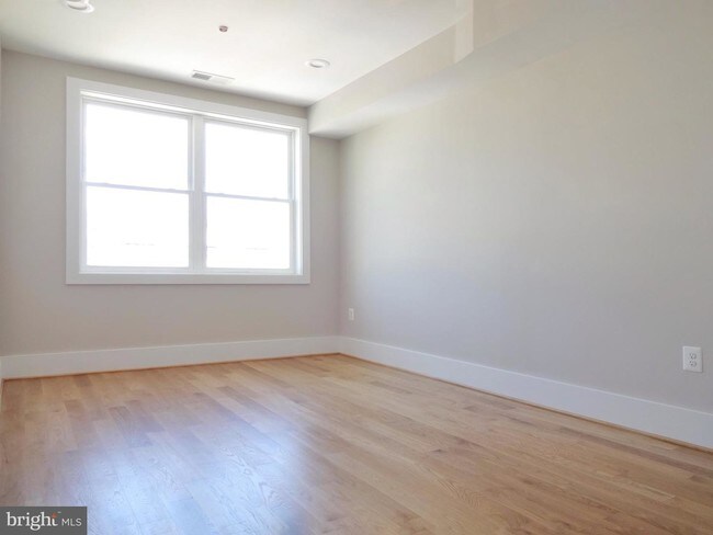 Foto del edificio - 521 Kennedy St NW