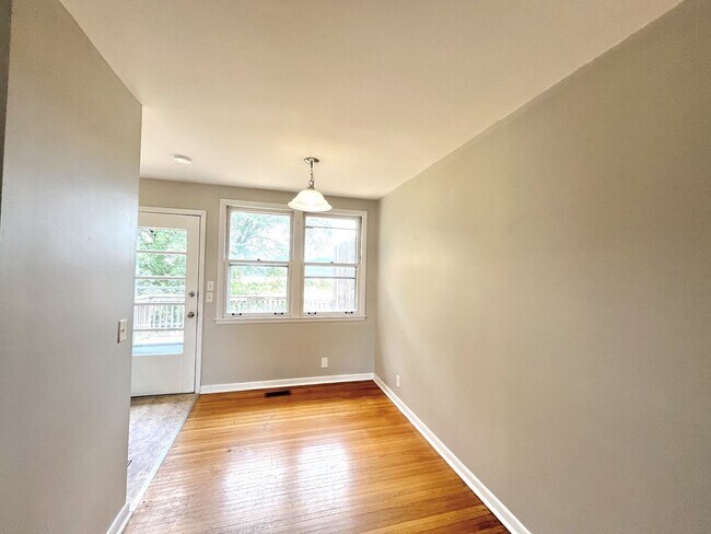 Foto del edificio - COMING SOON! Nashville! View the river from your back deck!