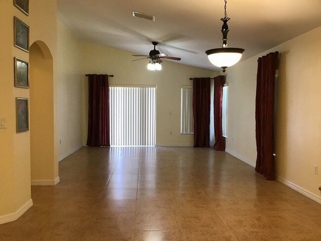 Foto del edificio - 2 Bedrm Home in Poinciana FOR RENT  See Terms