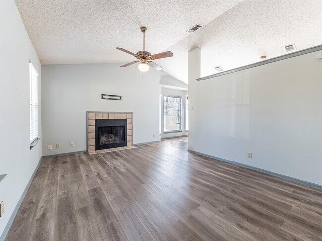 Foto del edificio - 9624 Sugar Hill Dr