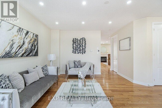 Building Photo - 5 Appleaire Cres