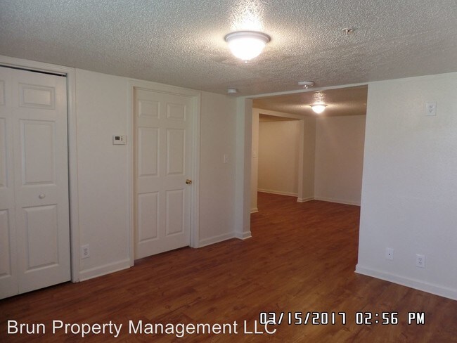 Building Photo - 508 E Red Bud Rd