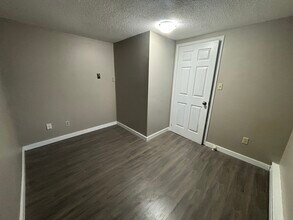 Building Photo - 511 Albert St