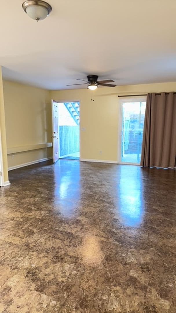 Building Photo - Colonial Circle