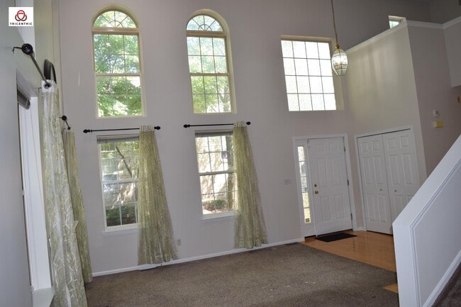 Building Photo - 1566 Heron Cir
