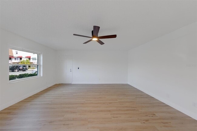 Building Photo - 9218 Tudor Dr