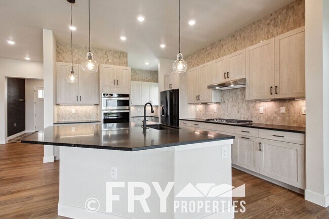 Foto del edificio - Stunning, Spacious 3bed/3bath Riverdale Ra...