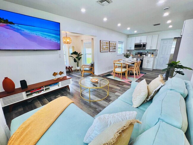 Foto del edificio - 660 NE 57th Ct