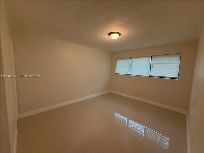 Foto del edificio - 465 NE 139th St