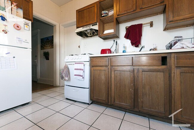 Building Photo - Under-Priced Four bed off Glenville in All...