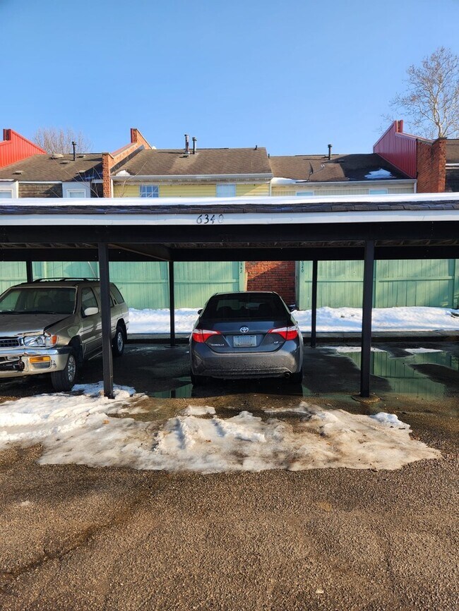 Foto del edificio - 6340 Commons Dr