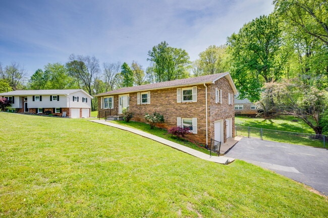 Building Photo - 146 Old Mill Rd