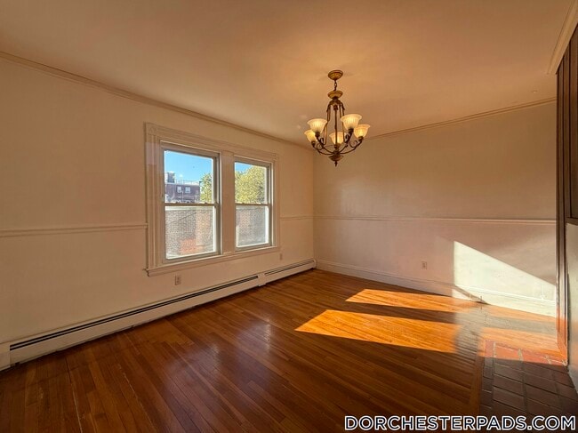 Building Photo - 547 Talbot Ave