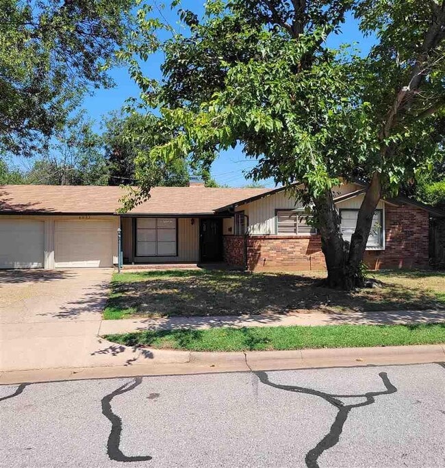 Building Photo - 4633 Summit Dr