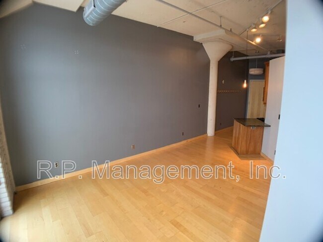 Foto del edificio - 1901 E Hennepin Ave